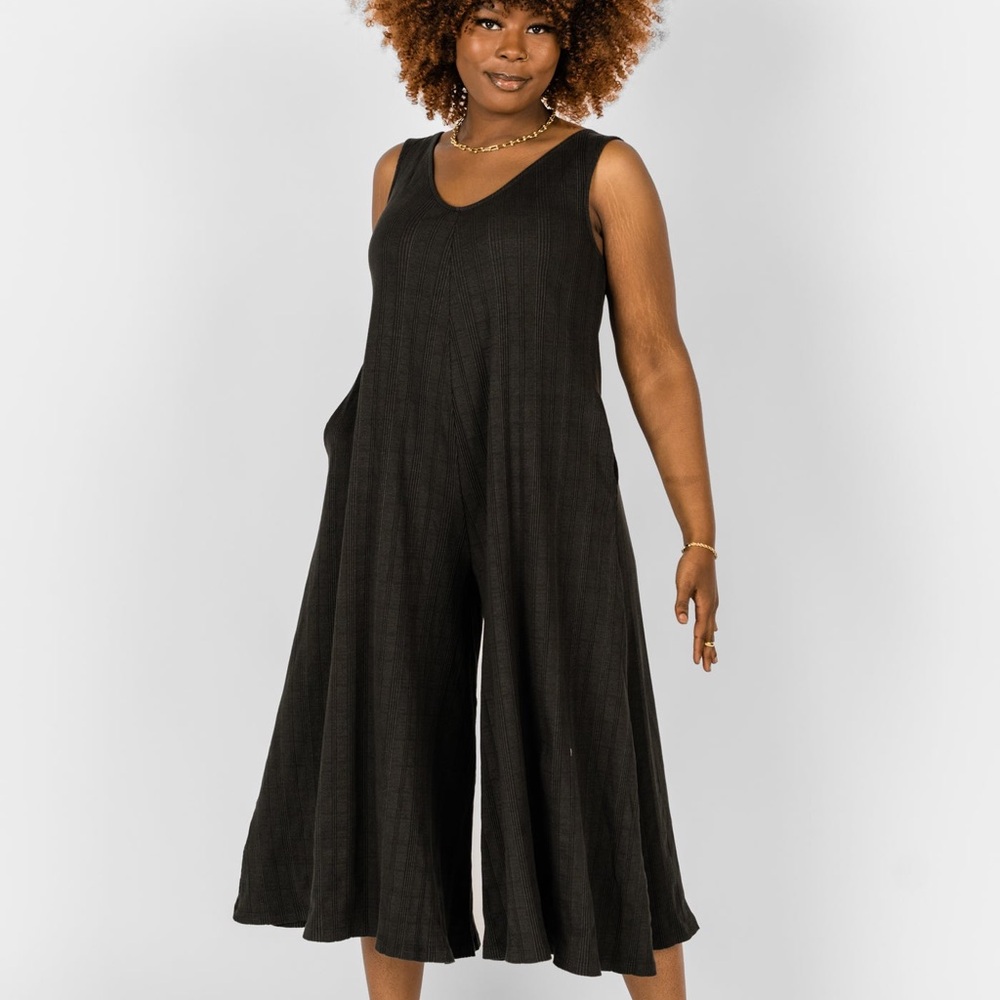 Elegant Sleeveless Black Jumpsuit